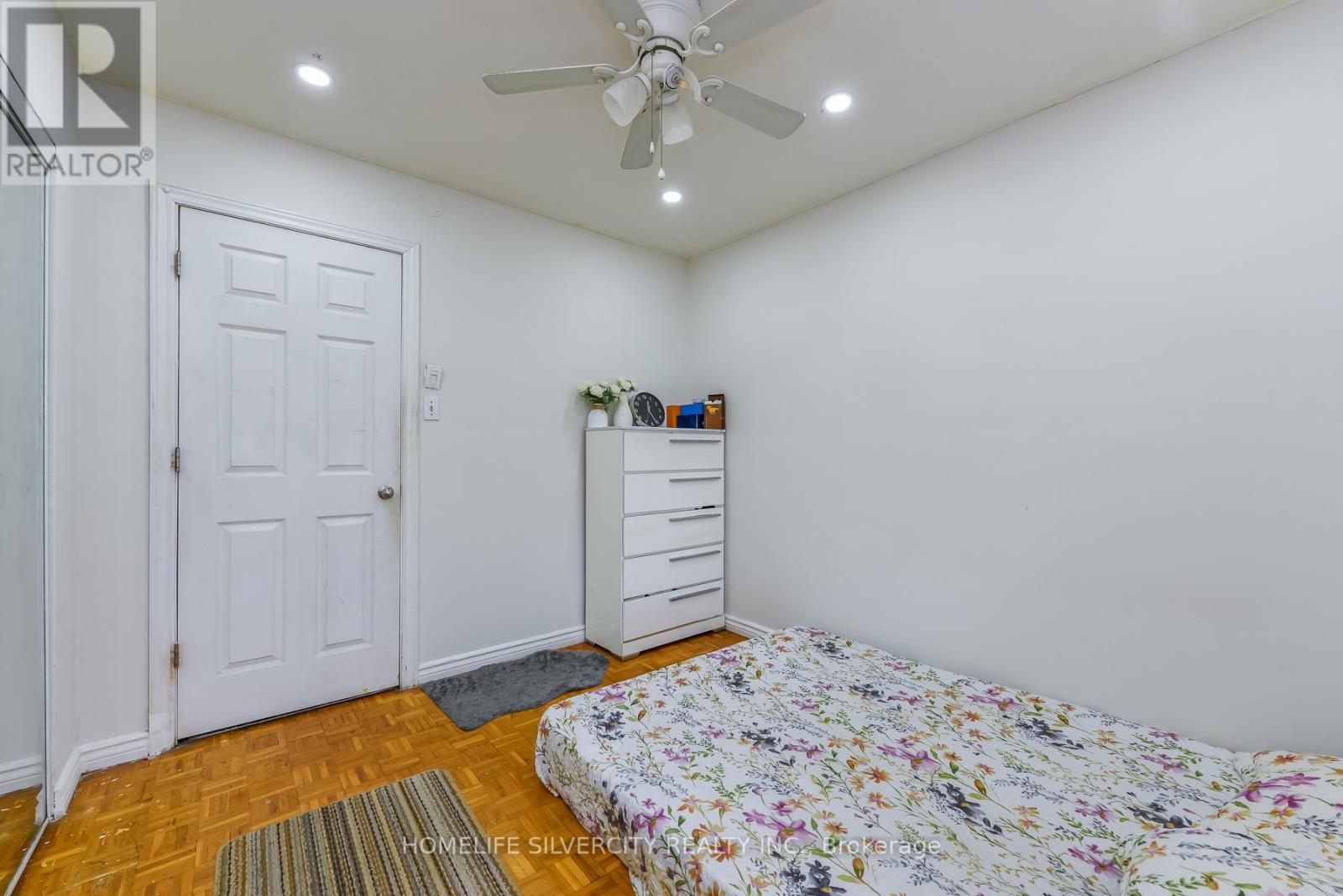 7816 Priory Crescent, Mississauga, ON - Indoor Photo Showing Bedroom