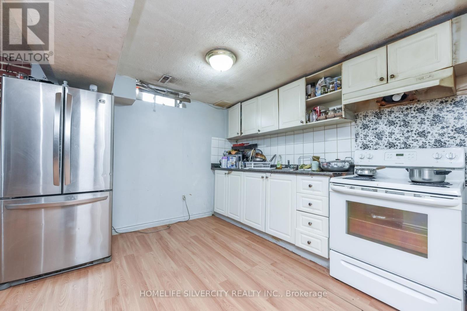 7816 Priory Crescent, Mississauga, ON - Indoor Photo Showing Kitchen