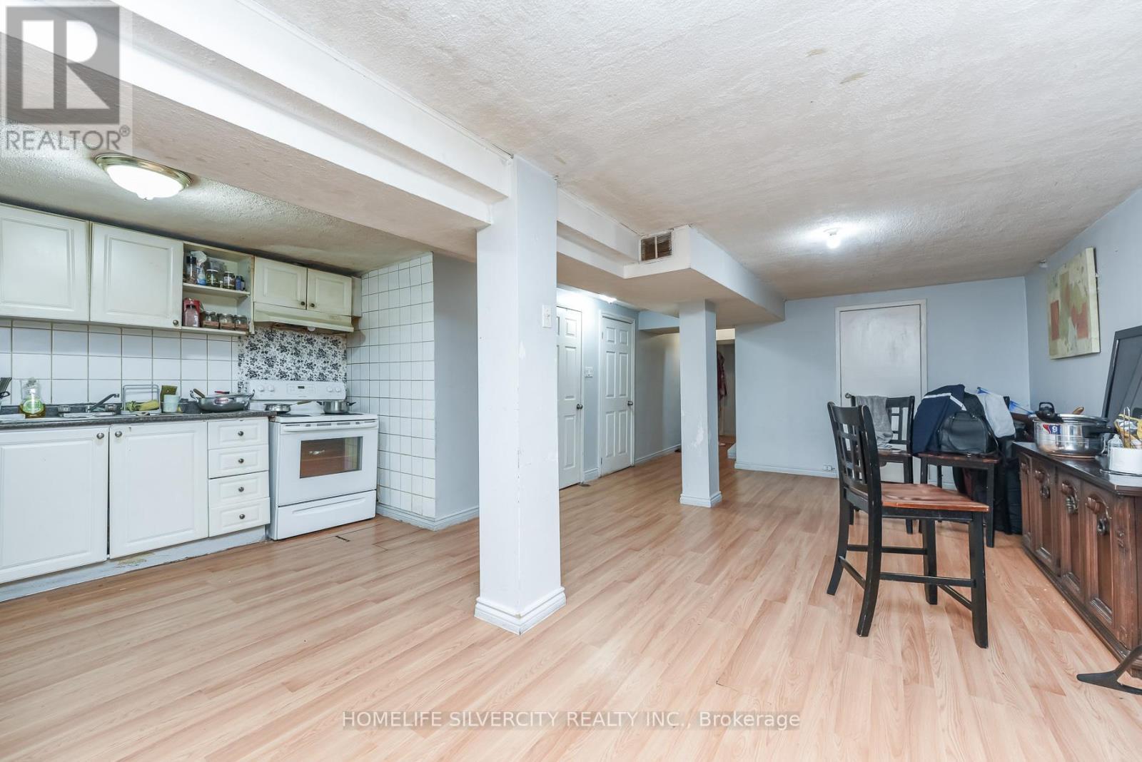 7816 Priory Crescent, Mississauga, ON - Indoor Photo Showing Kitchen