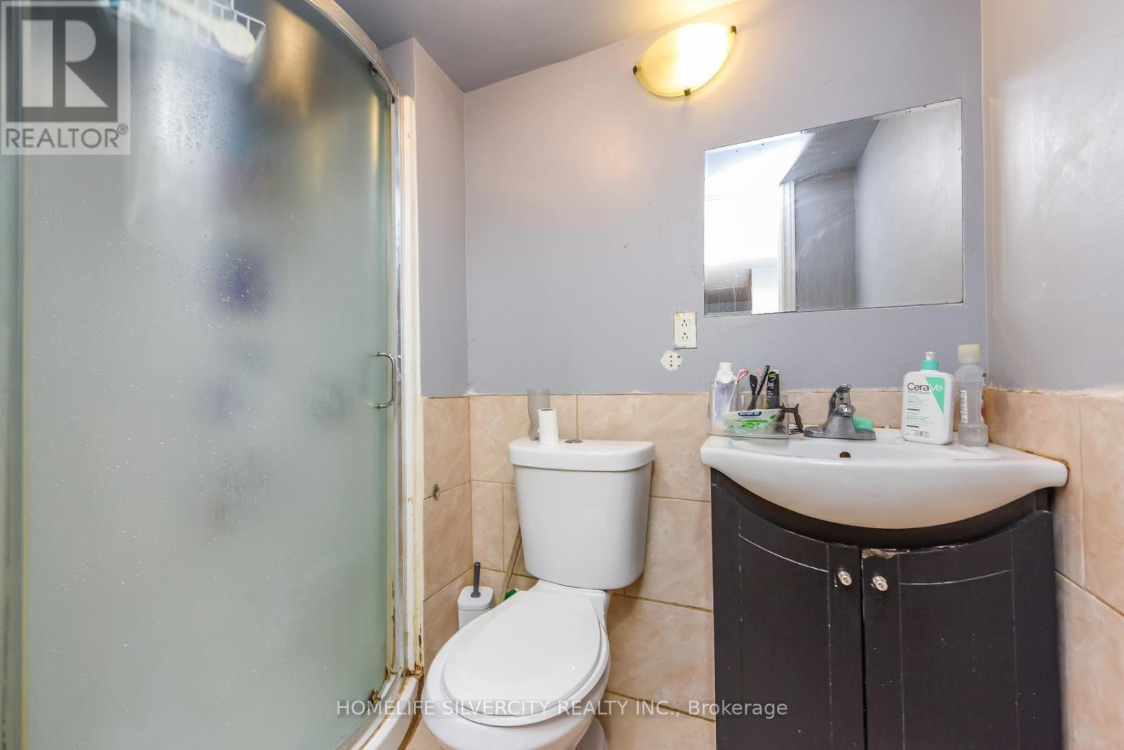 7816 Priory Crescent, Mississauga, ON - Indoor Photo Showing Bathroom