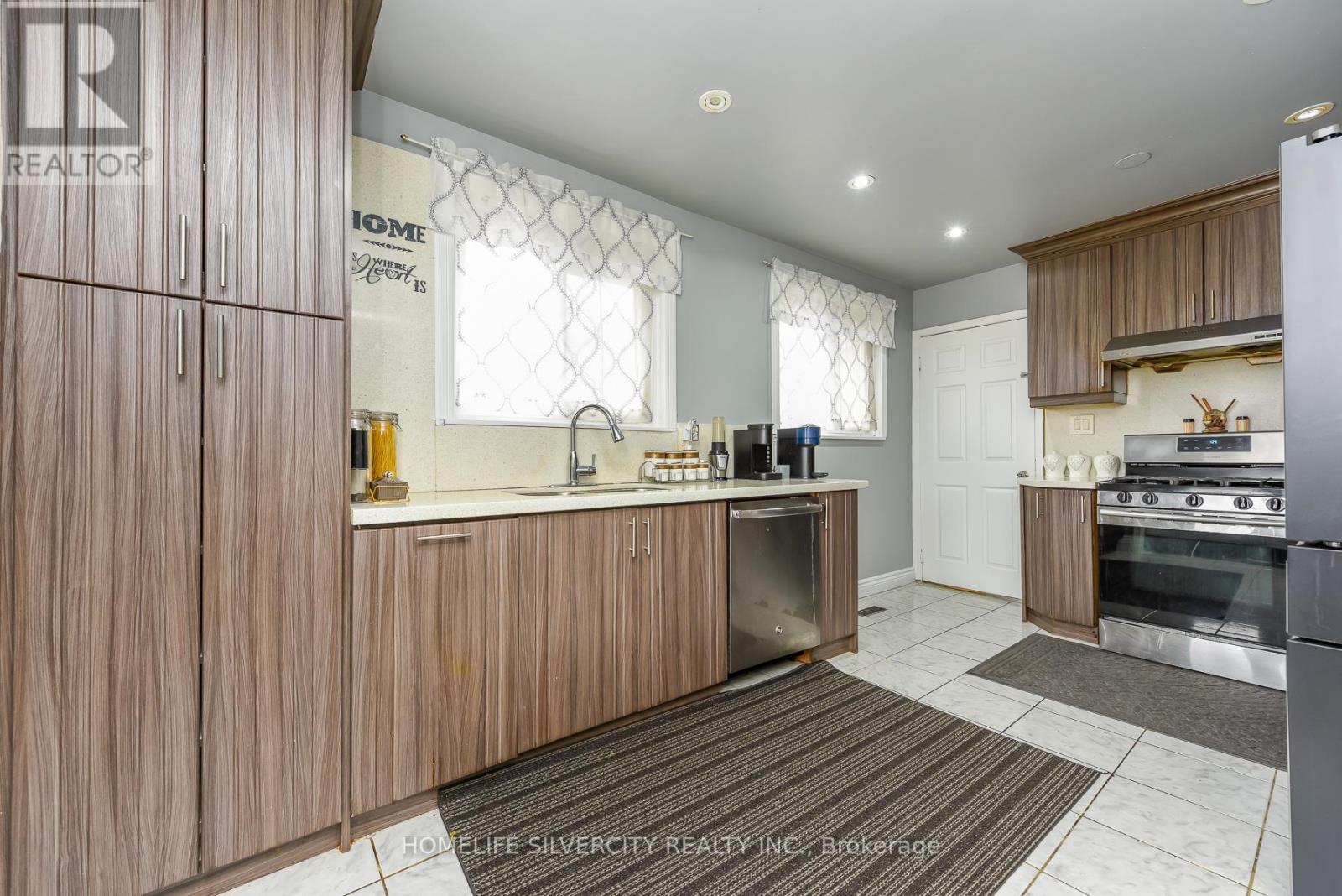 7816 Priory Crescent, Mississauga, ON - Indoor Photo Showing Kitchen