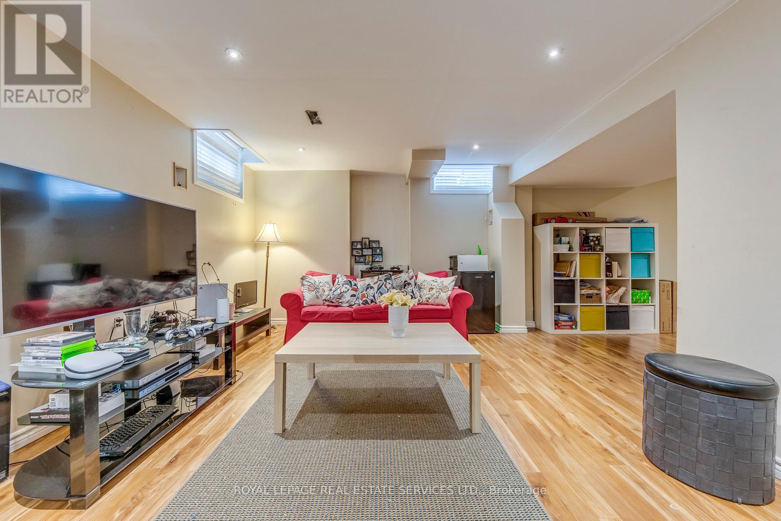 4709 Irena Avenue, Burlington, ON - Indoor