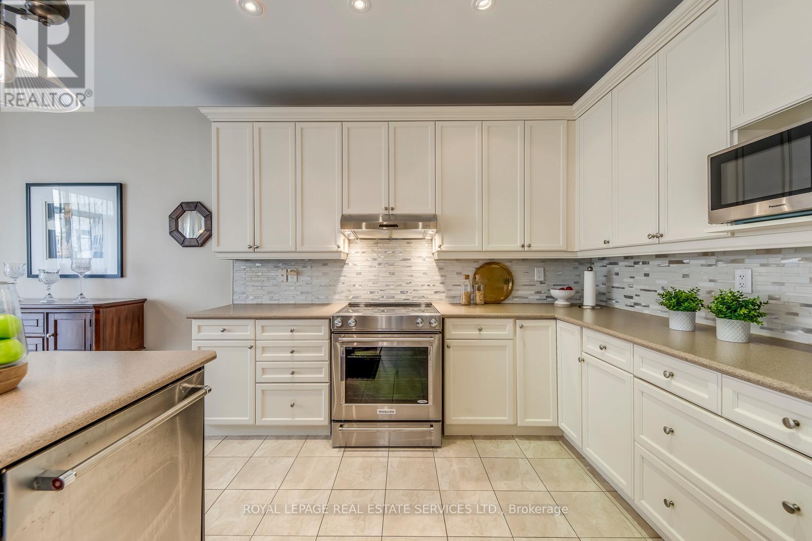 4709 Irena Avenue, Burlington, ON - Indoor Photo Showing Kitchen