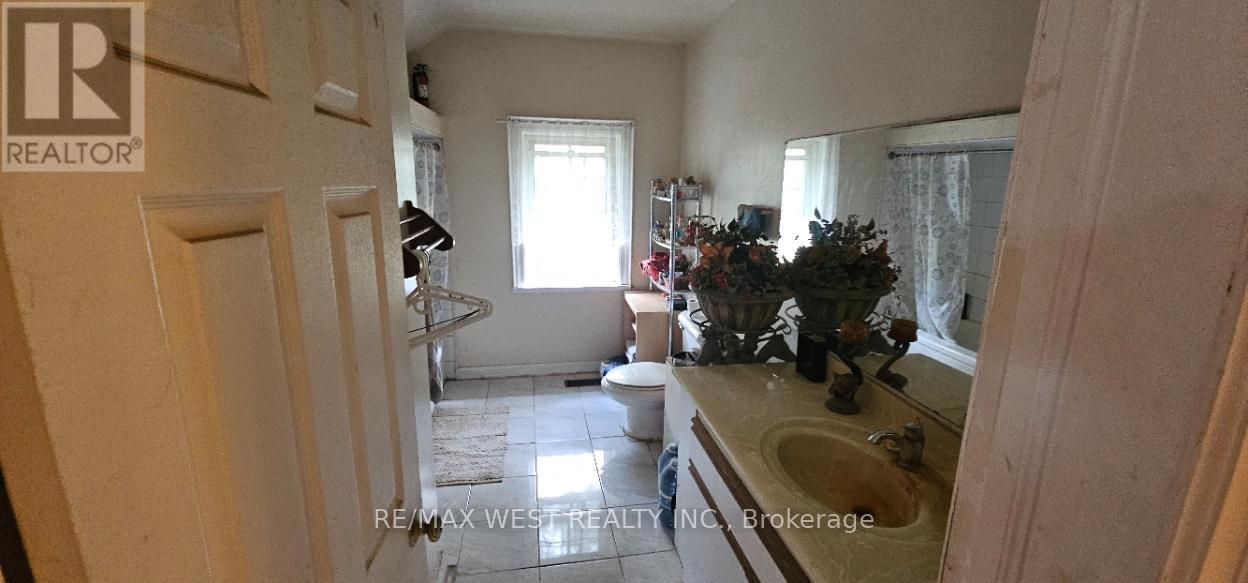 6536 5Th Side Road, Essa, ON - Indoor