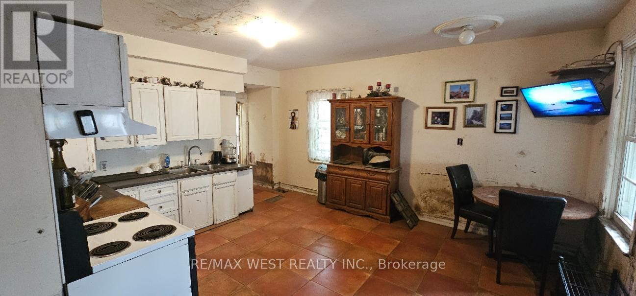 6536 5Th Side Road, Essa, ON - Indoor Photo Showing Kitchen