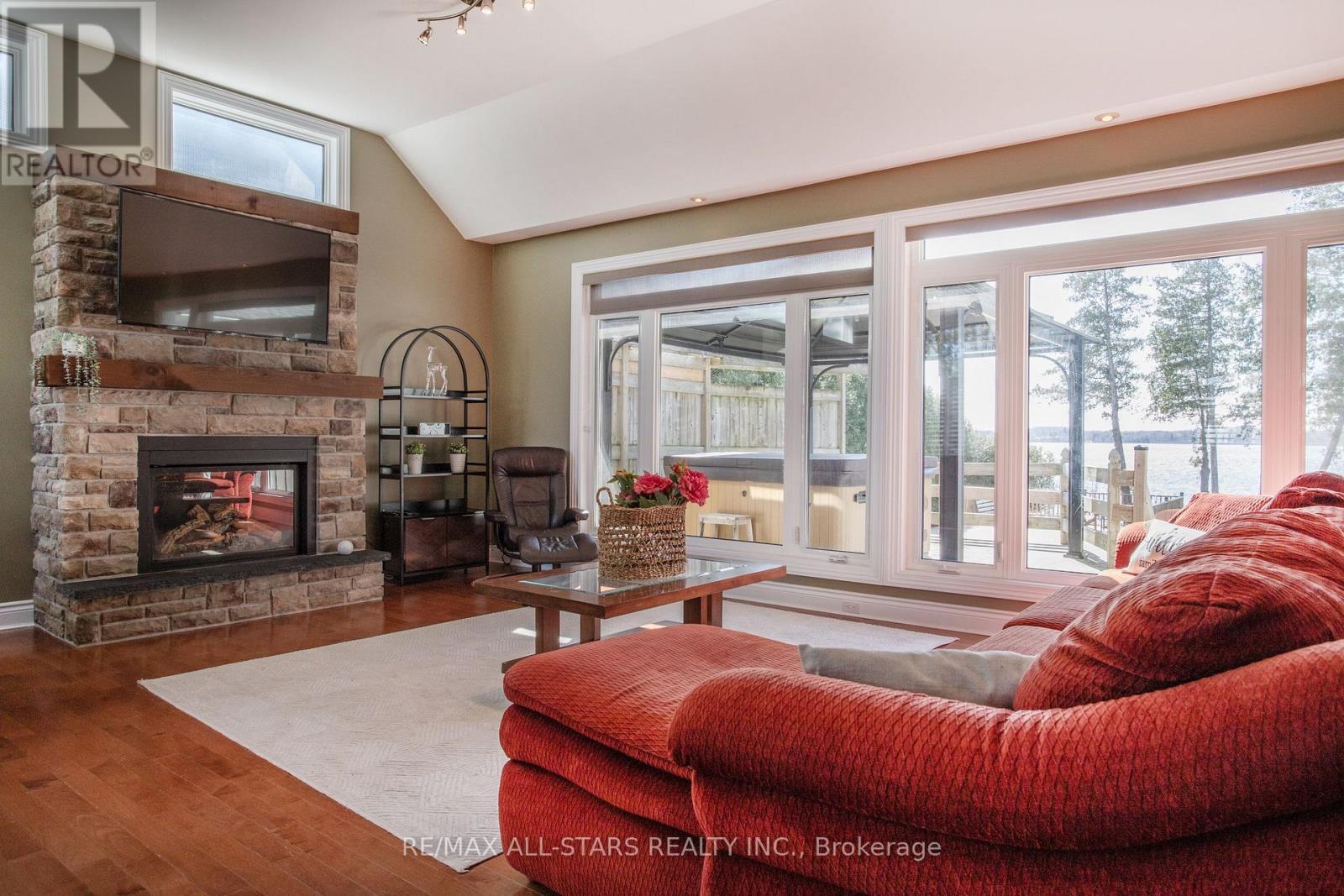 253 Stephenson Point Road, Scugog, ON - Indoor Photo Showing Living Room With Fireplace