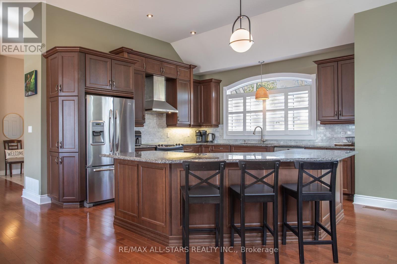 253 Stephenson Point Road, Scugog, ON - Indoor Photo Showing Kitchen With Upgraded Kitchen