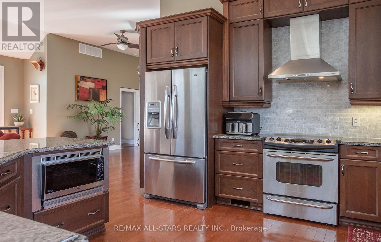 253 Stephenson Point Road, Scugog, ON - Indoor Photo Showing Kitchen