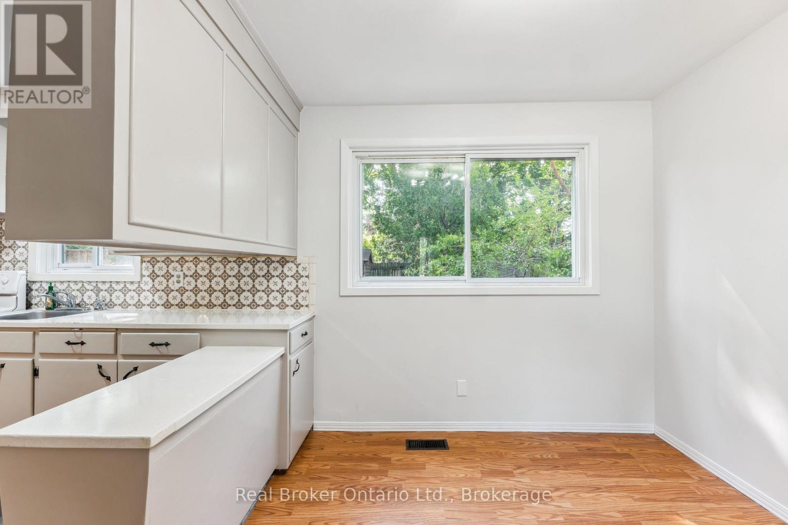 499 Krug Street, Kitchener, ON - Indoor Photo Showing Kitchen
