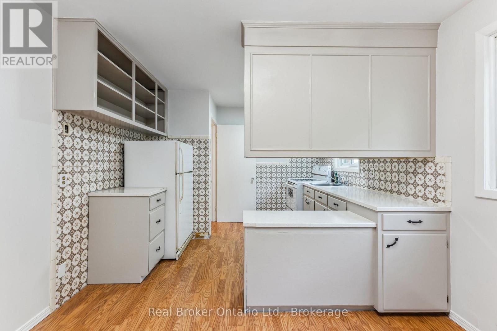 499 Krug Street, Kitchener, ON - Indoor Photo Showing Kitchen