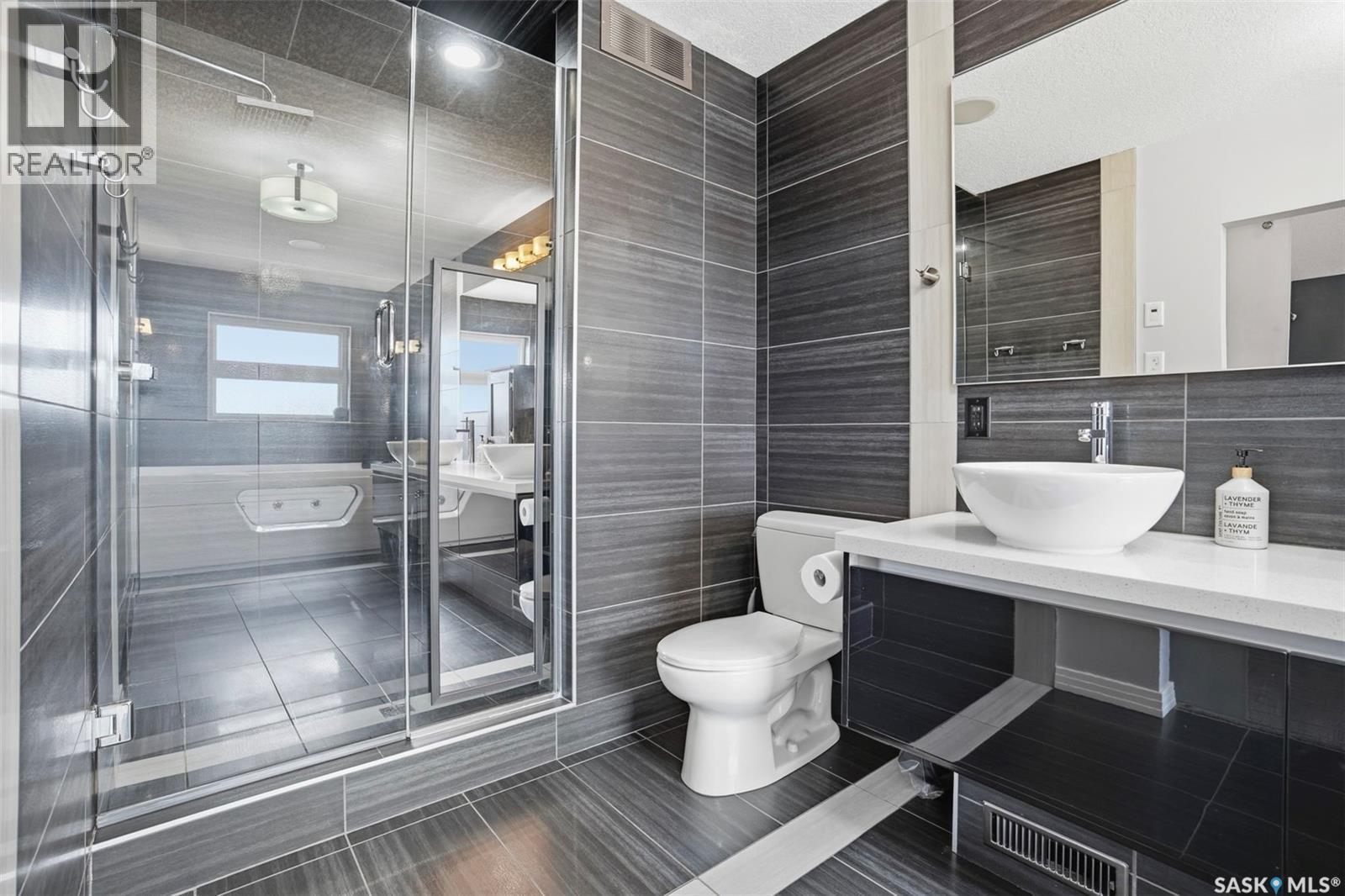 710 Sauer Crescent, Saskatoon, SK - Indoor Photo Showing Bathroom