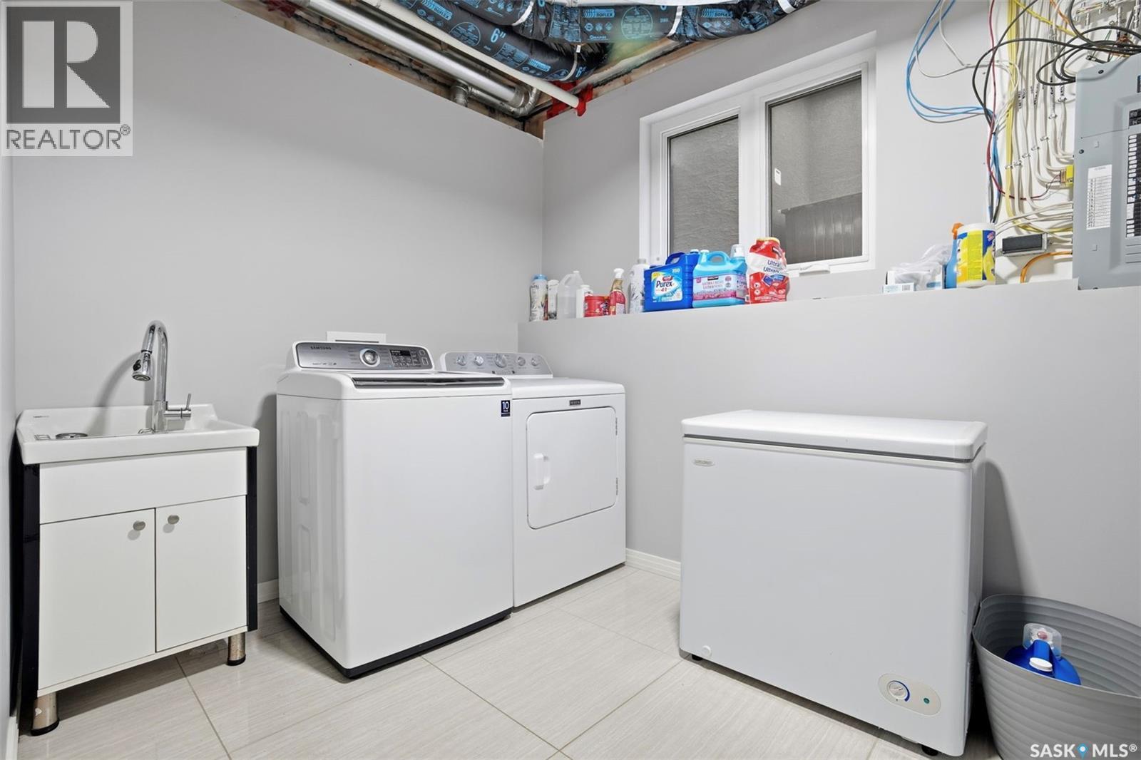 710 Sauer Crescent, Saskatoon, SK - Indoor Photo Showing Laundry Room