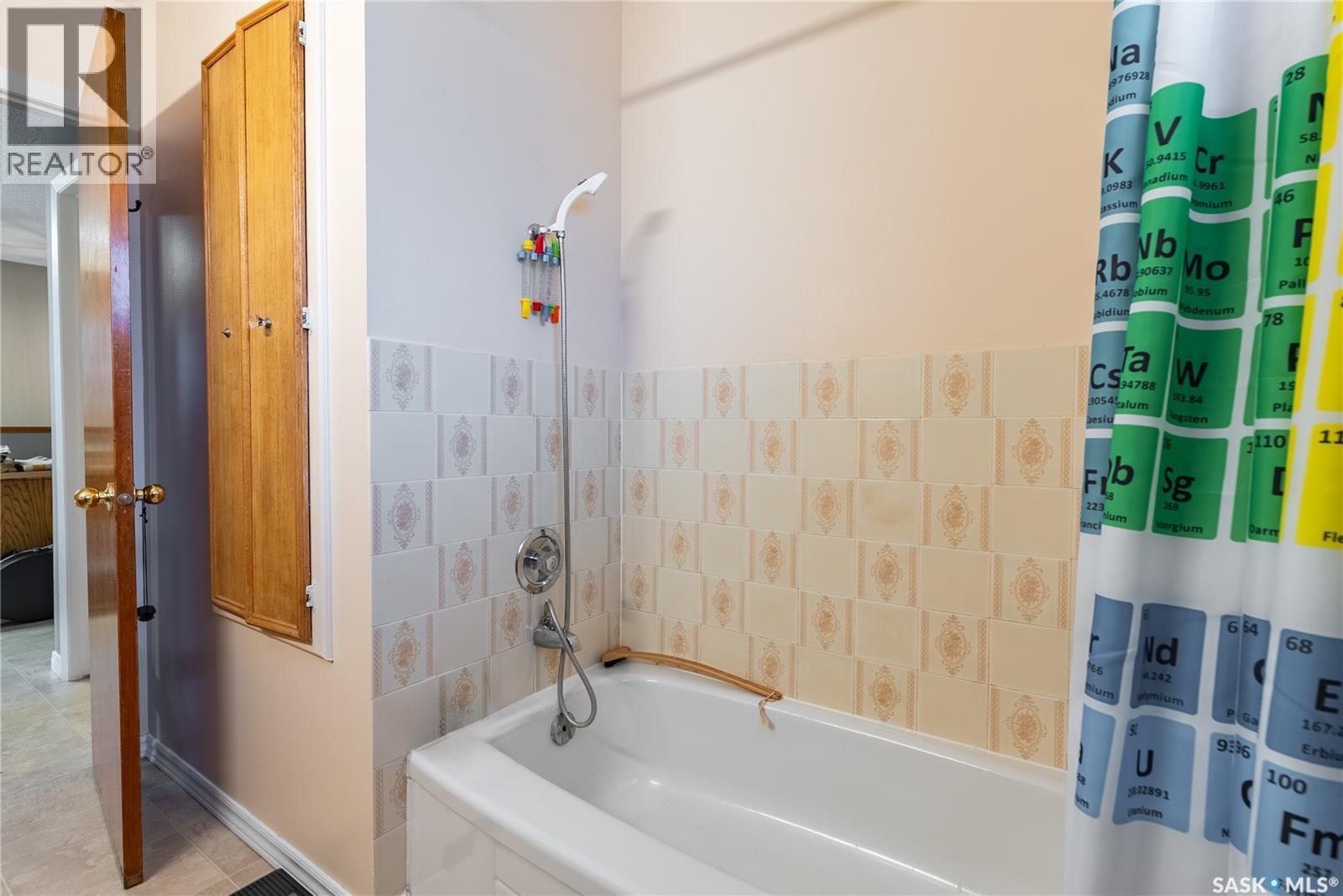 1534 9Th Avenue N, Saskatoon, SK - Indoor Photo Showing Bathroom