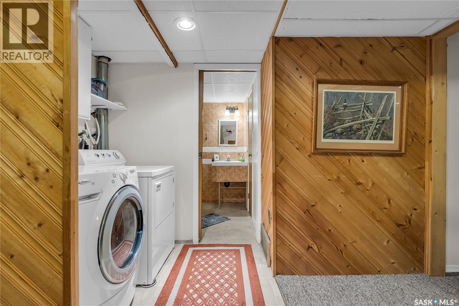 1534 9Th Avenue N, Saskatoon, SK - Indoor Photo Showing Laundry Room