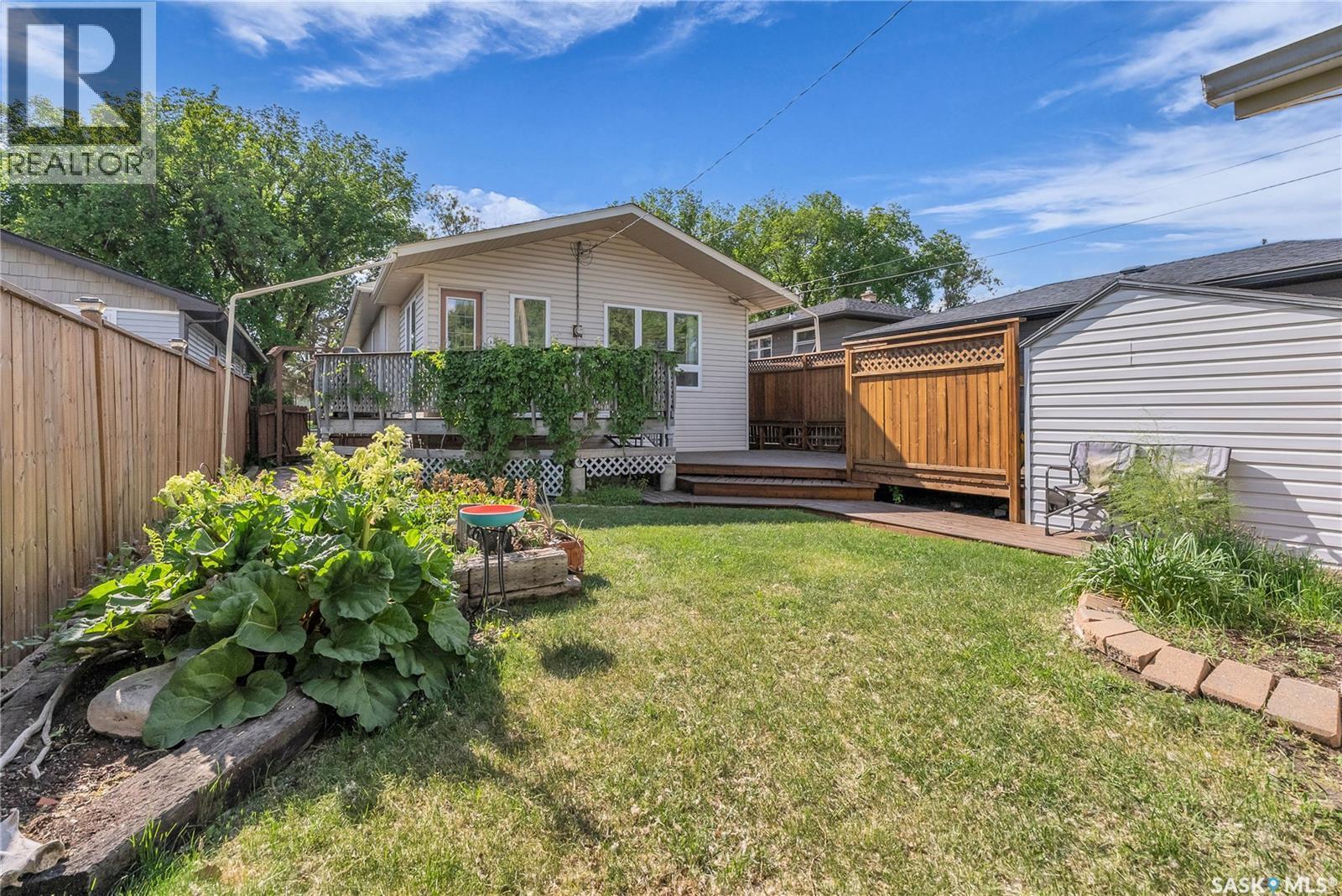 1534 9Th Avenue N, Saskatoon, SK - Outdoor With Deck Patio Veranda
