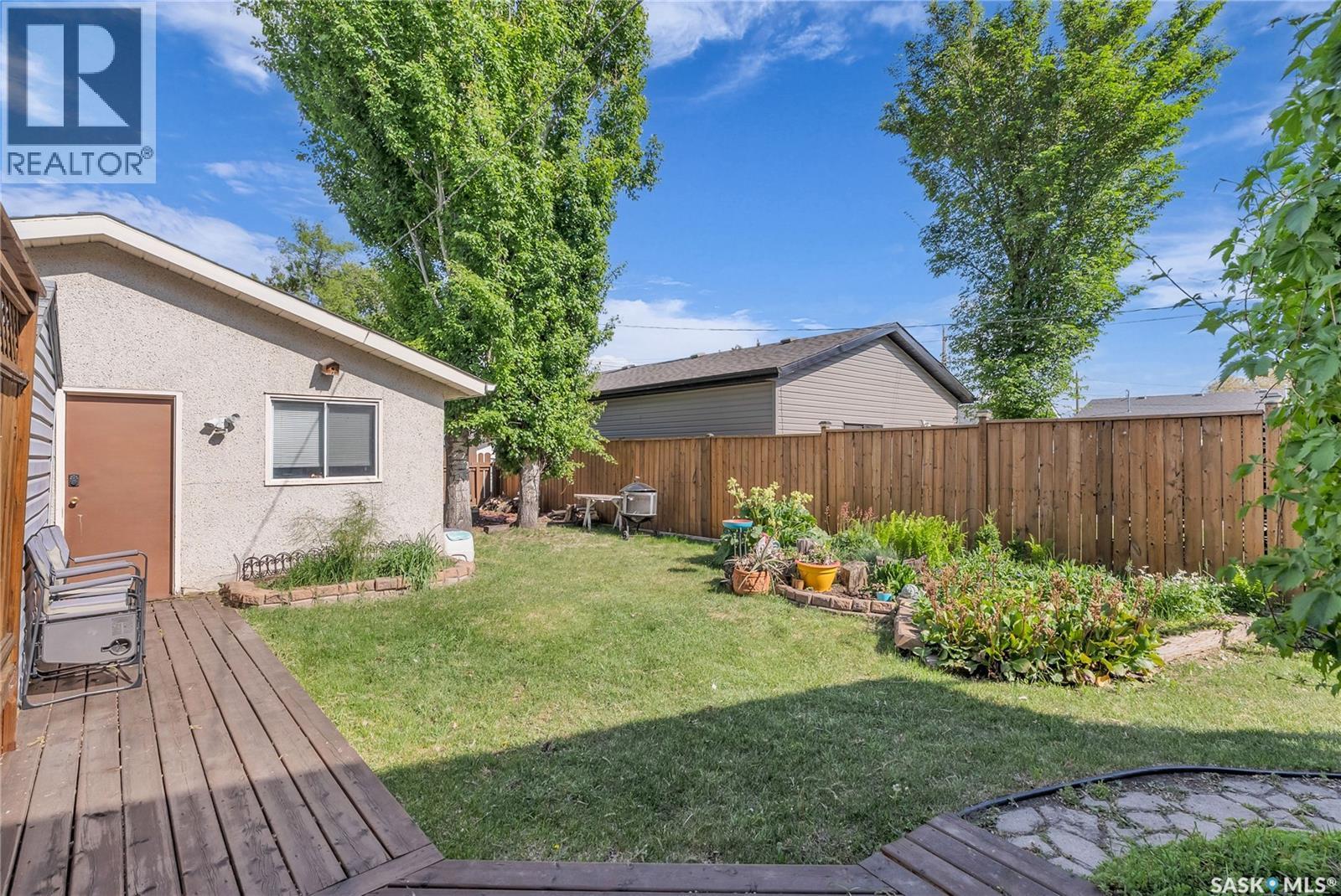 1534 9Th Avenue N, Saskatoon, SK - Outdoor With Deck Patio Veranda