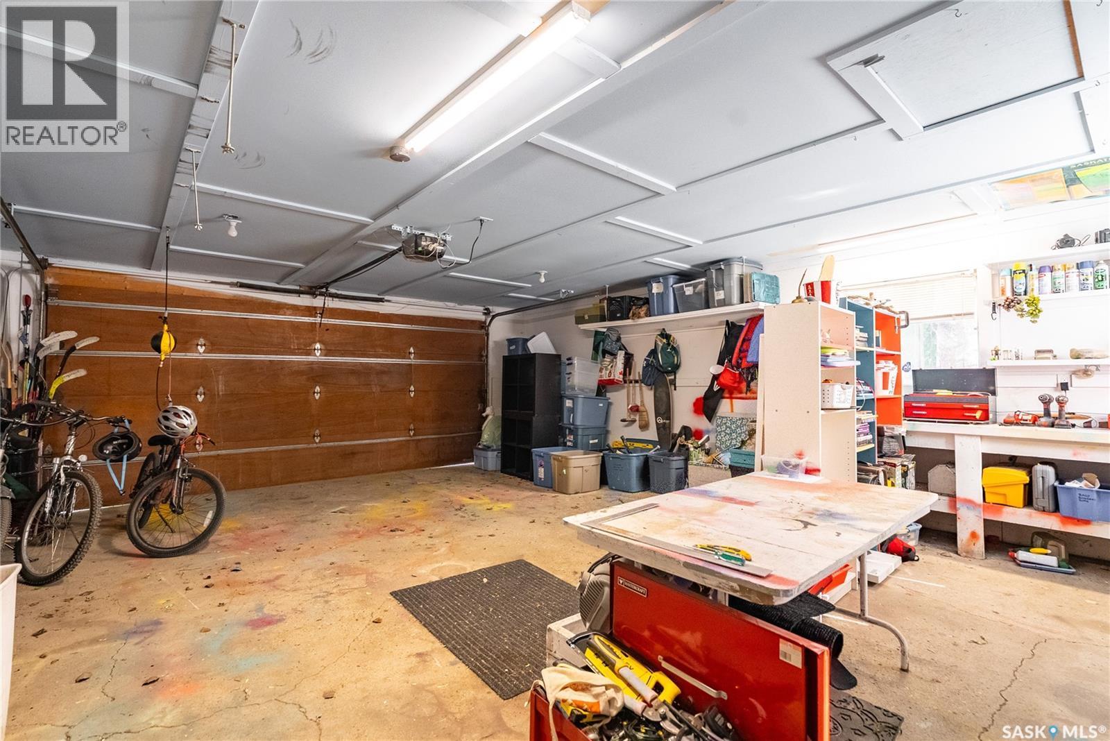 1534 9Th Avenue N, Saskatoon, SK - Indoor Photo Showing Garage