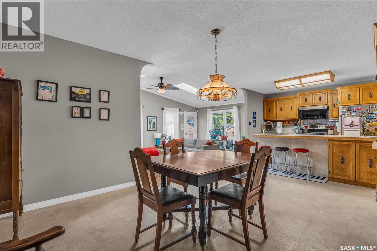 1534 9Th Avenue N, Saskatoon, SK - Indoor Photo Showing Dining Room