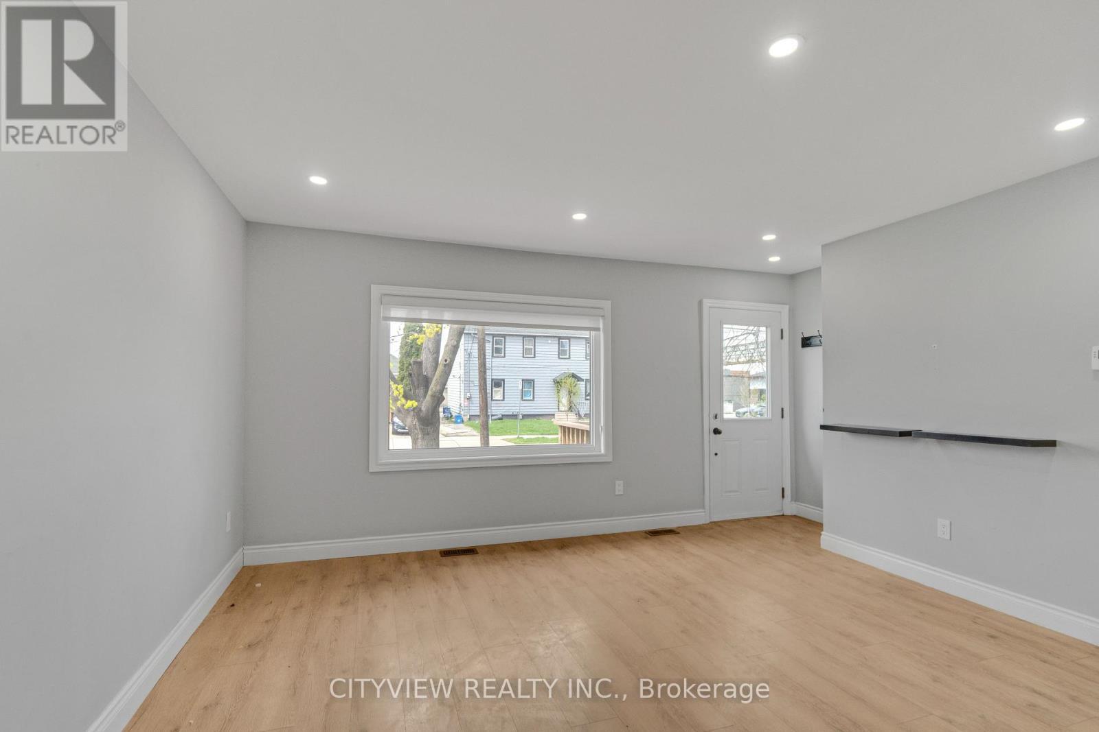 76 Stapleton Avenue, Hamilton, ON - Indoor Photo Showing Other Room