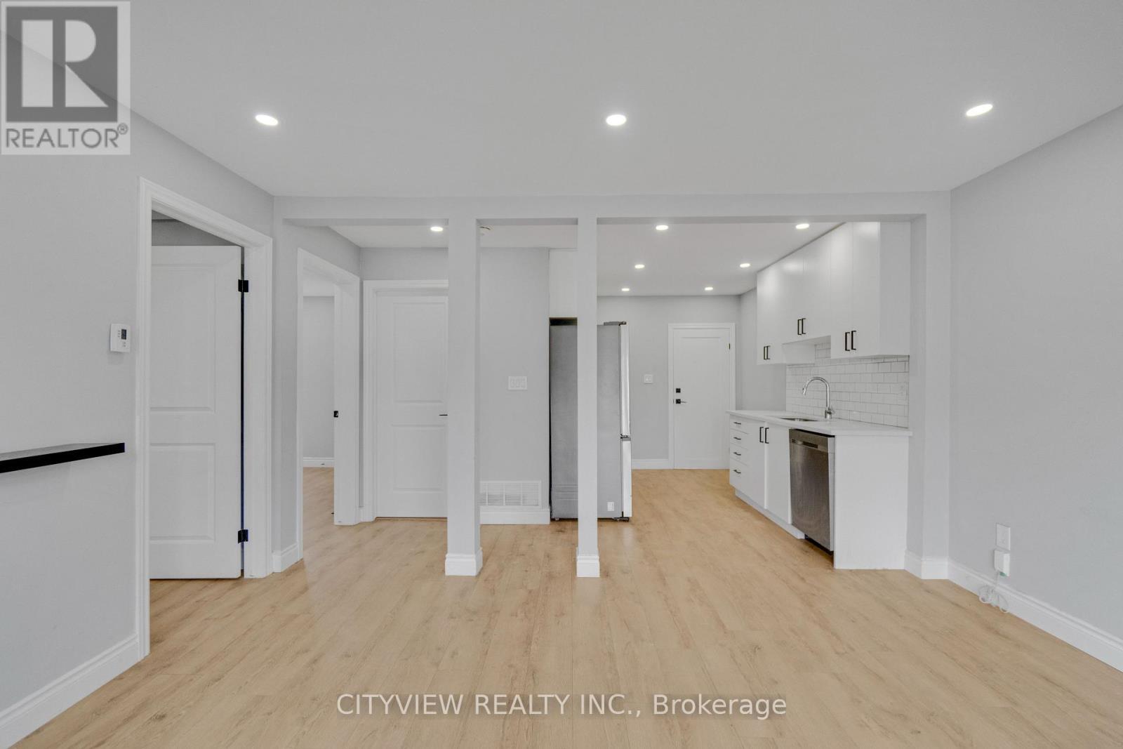 76 Stapleton Avenue, Hamilton, ON - Indoor Photo Showing Other Room