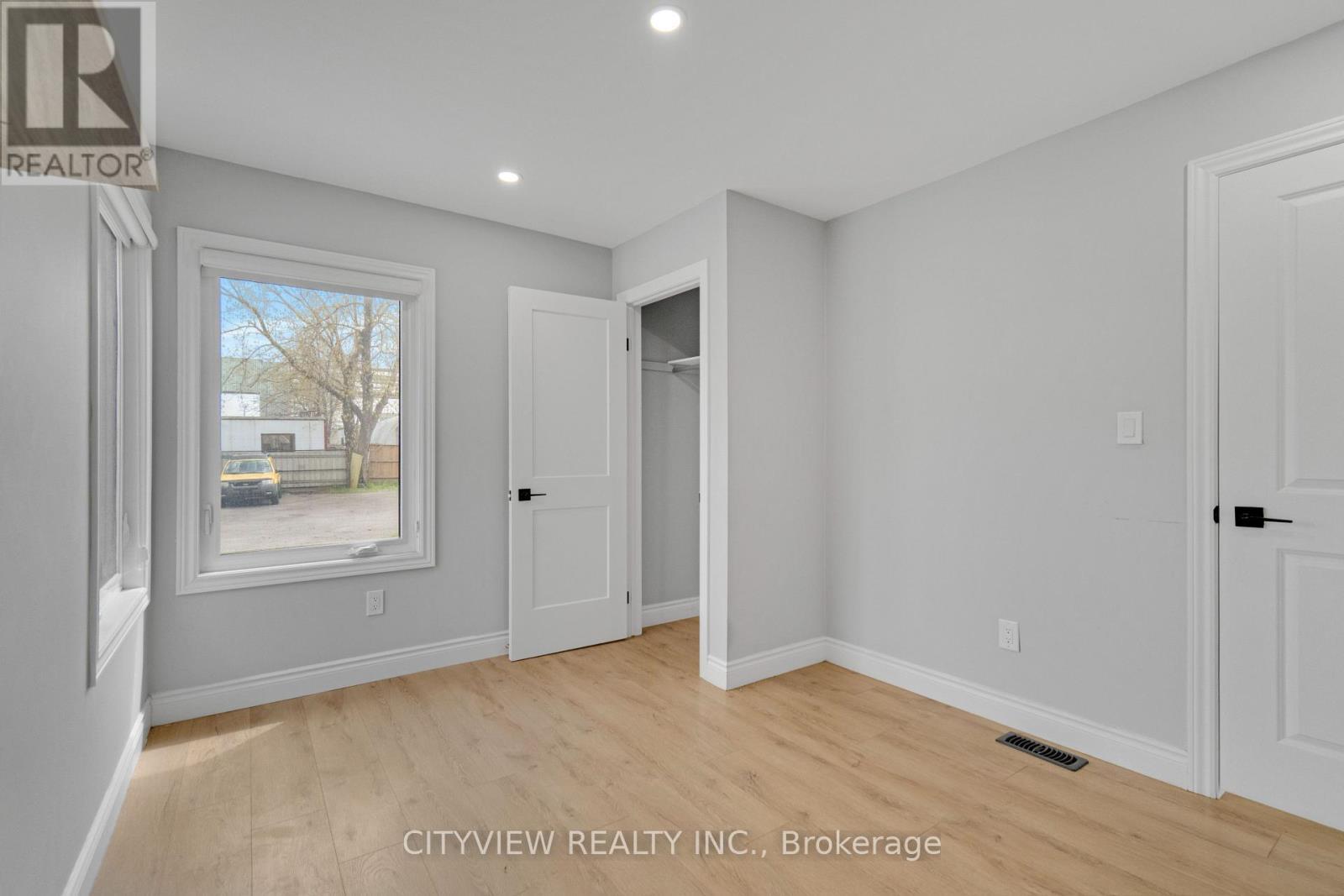 76 Stapleton Avenue, Hamilton, ON - Indoor Photo Showing Other Room