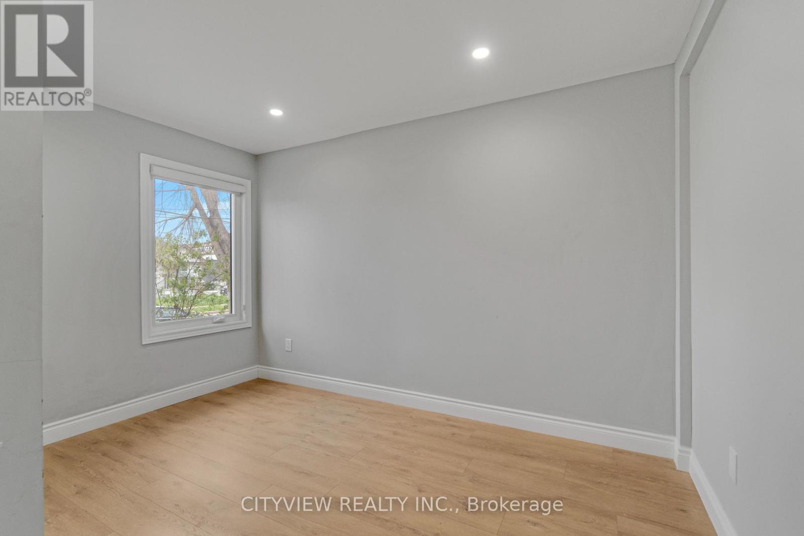 76 Stapleton Avenue, Hamilton, ON - Indoor Photo Showing Other Room