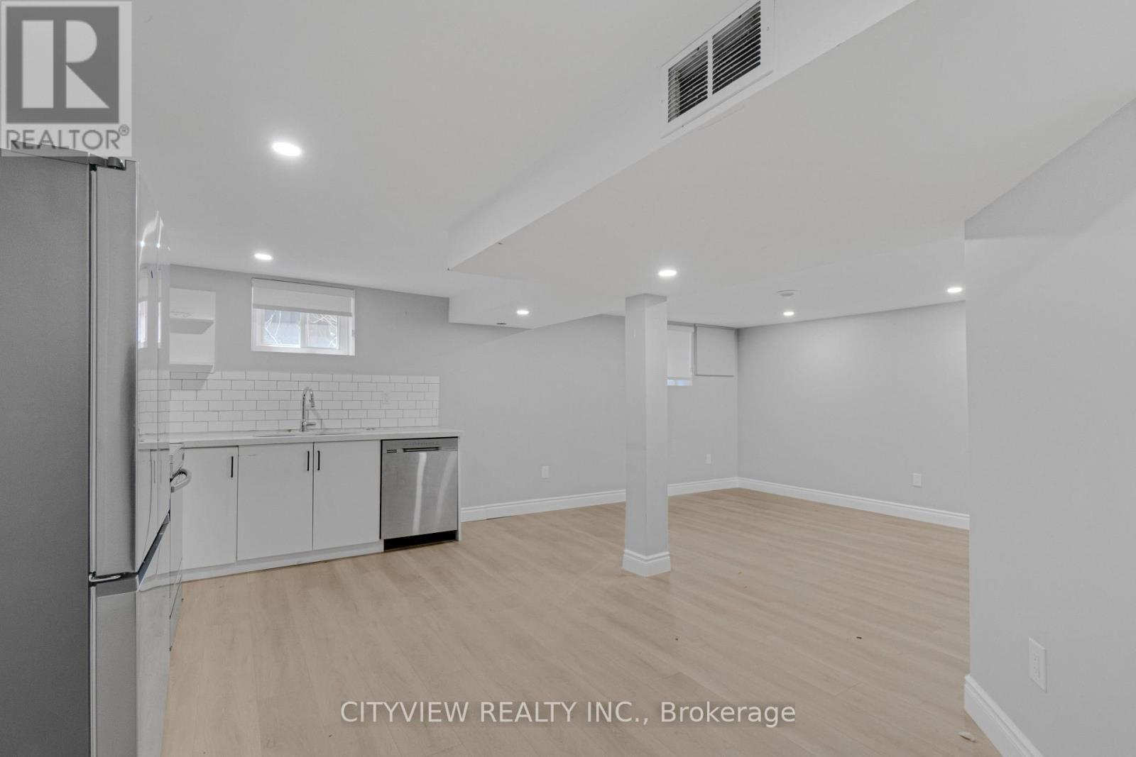 76 Stapleton Avenue, Hamilton, ON - Indoor