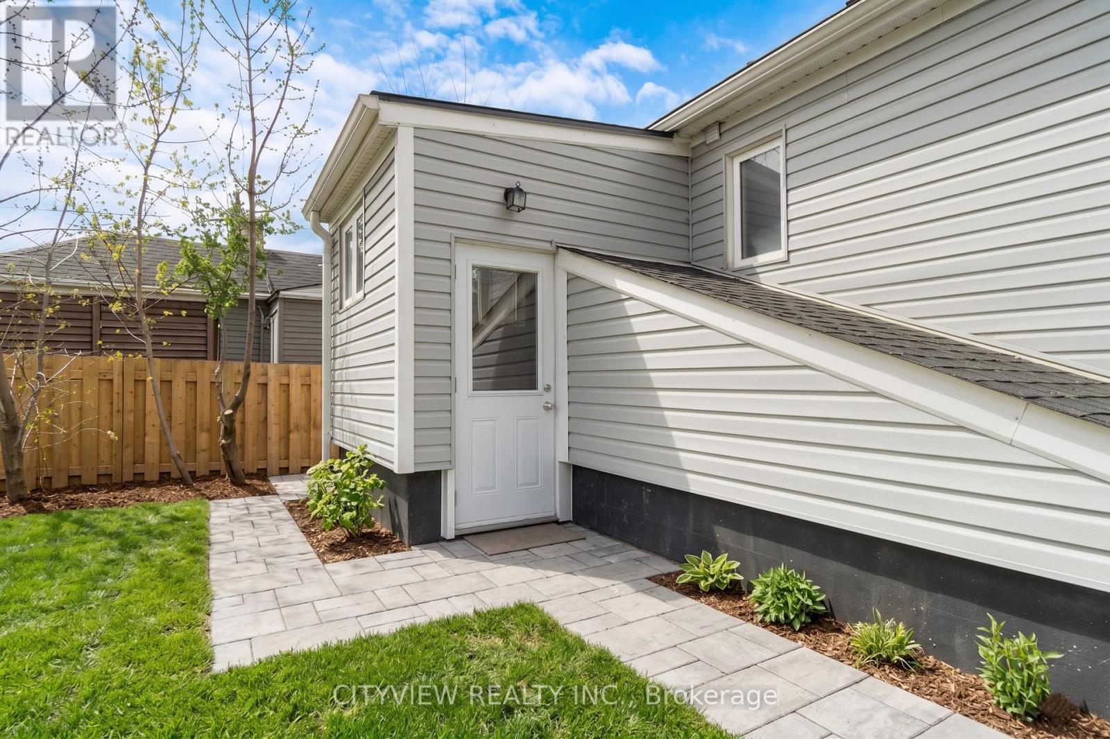 76 Stapleton Avenue, Hamilton, ON - Outdoor