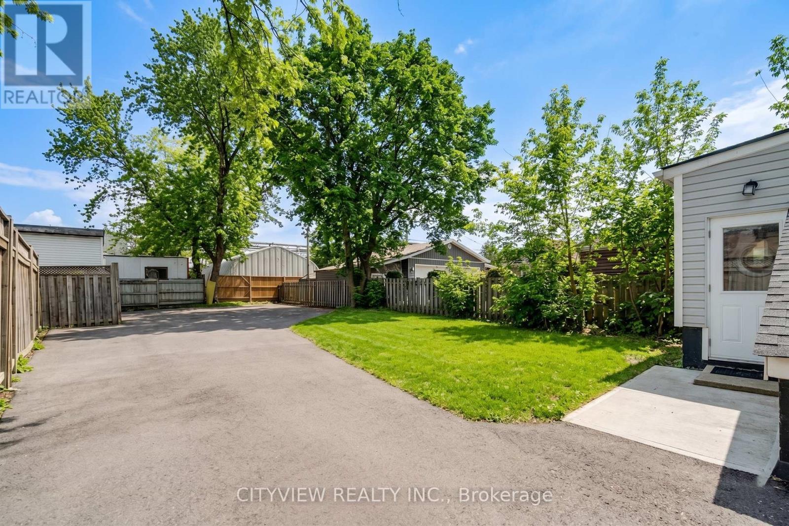 76 Stapleton Avenue, Hamilton, ON - Outdoor