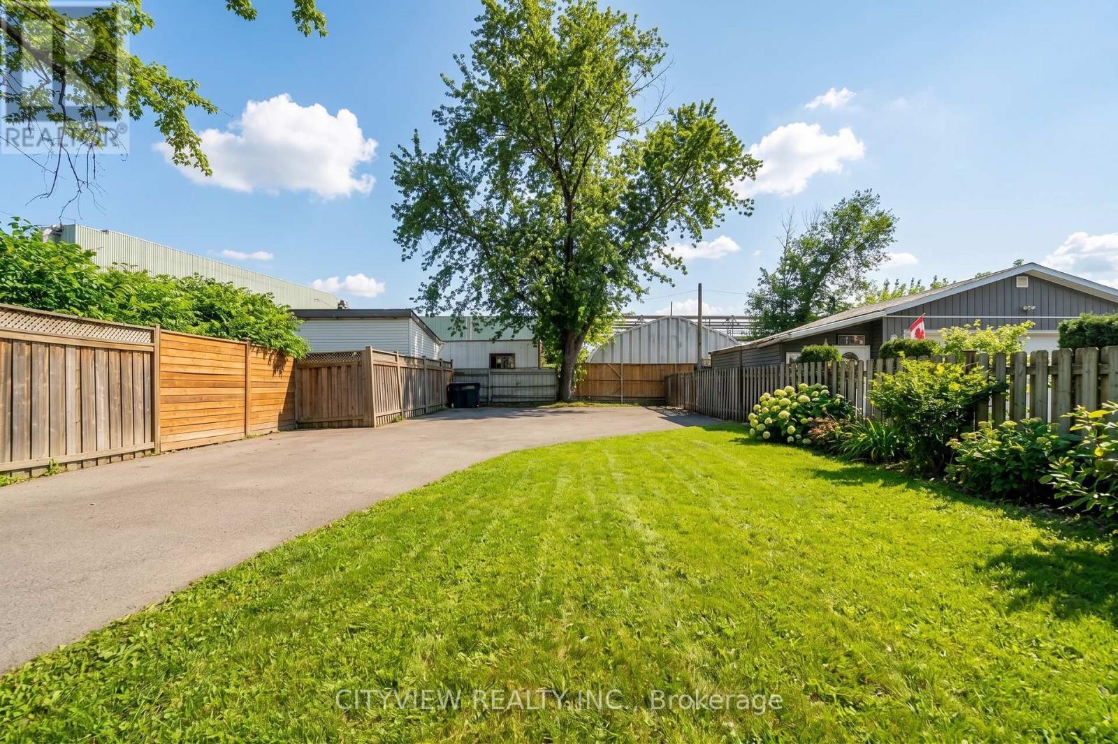 76 Stapleton Avenue, Hamilton, ON - Outdoor