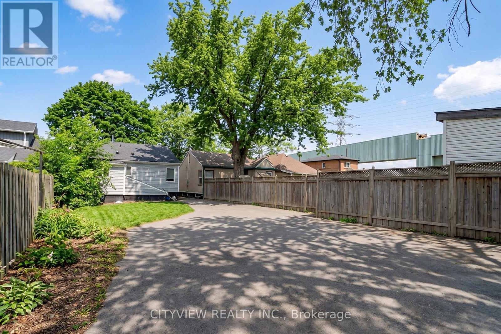 76 Stapleton Avenue, Hamilton, ON - Outdoor