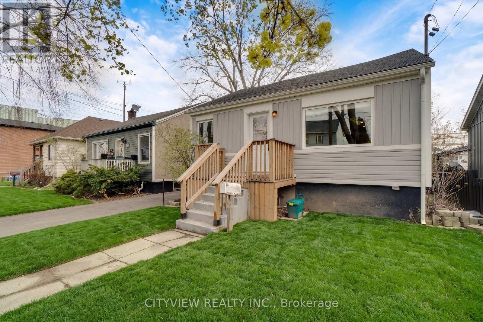 76 Stapleton Avenue, Hamilton, ON - Outdoor