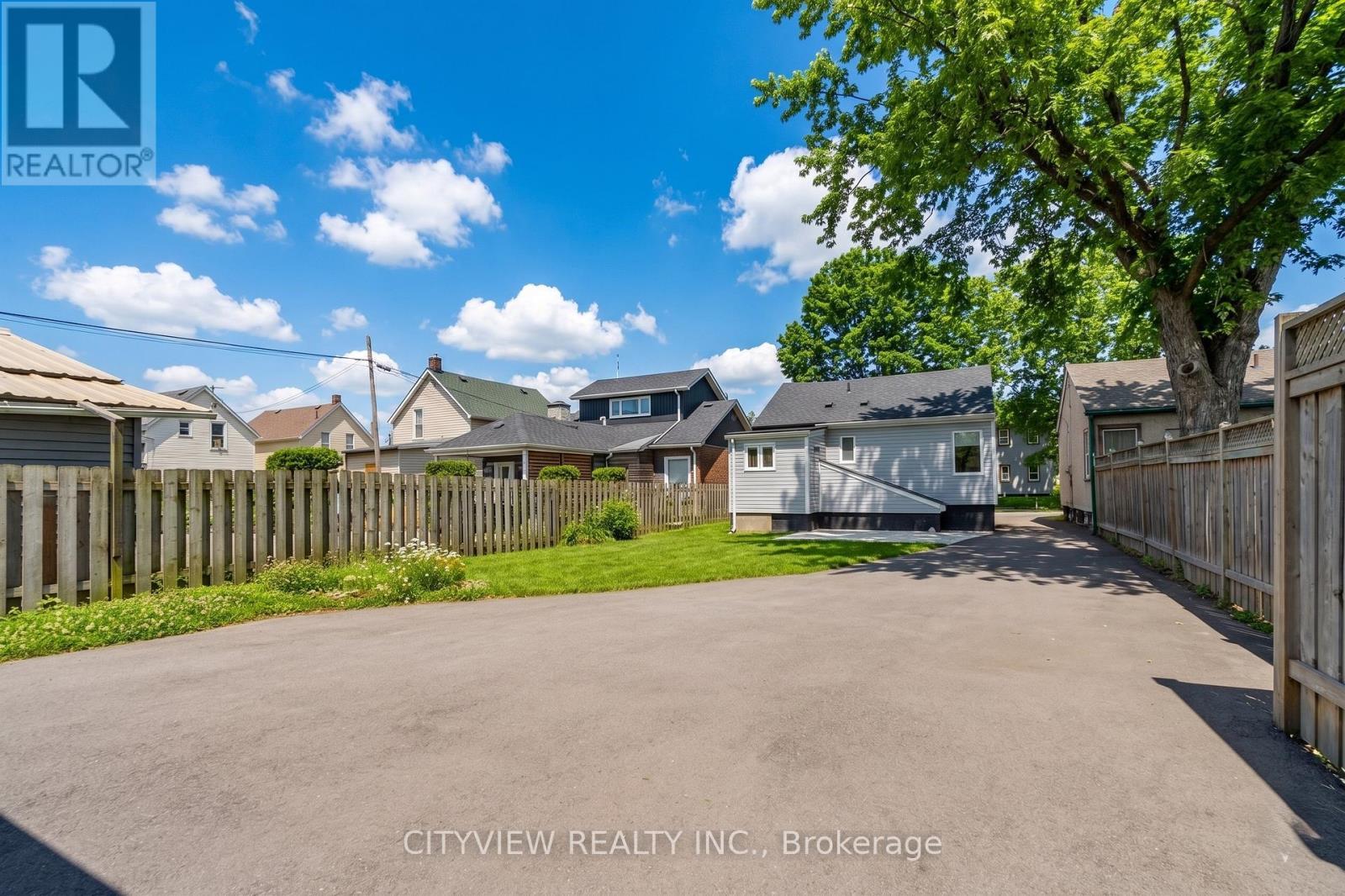 76 Stapleton Avenue, Hamilton, ON - Outdoor