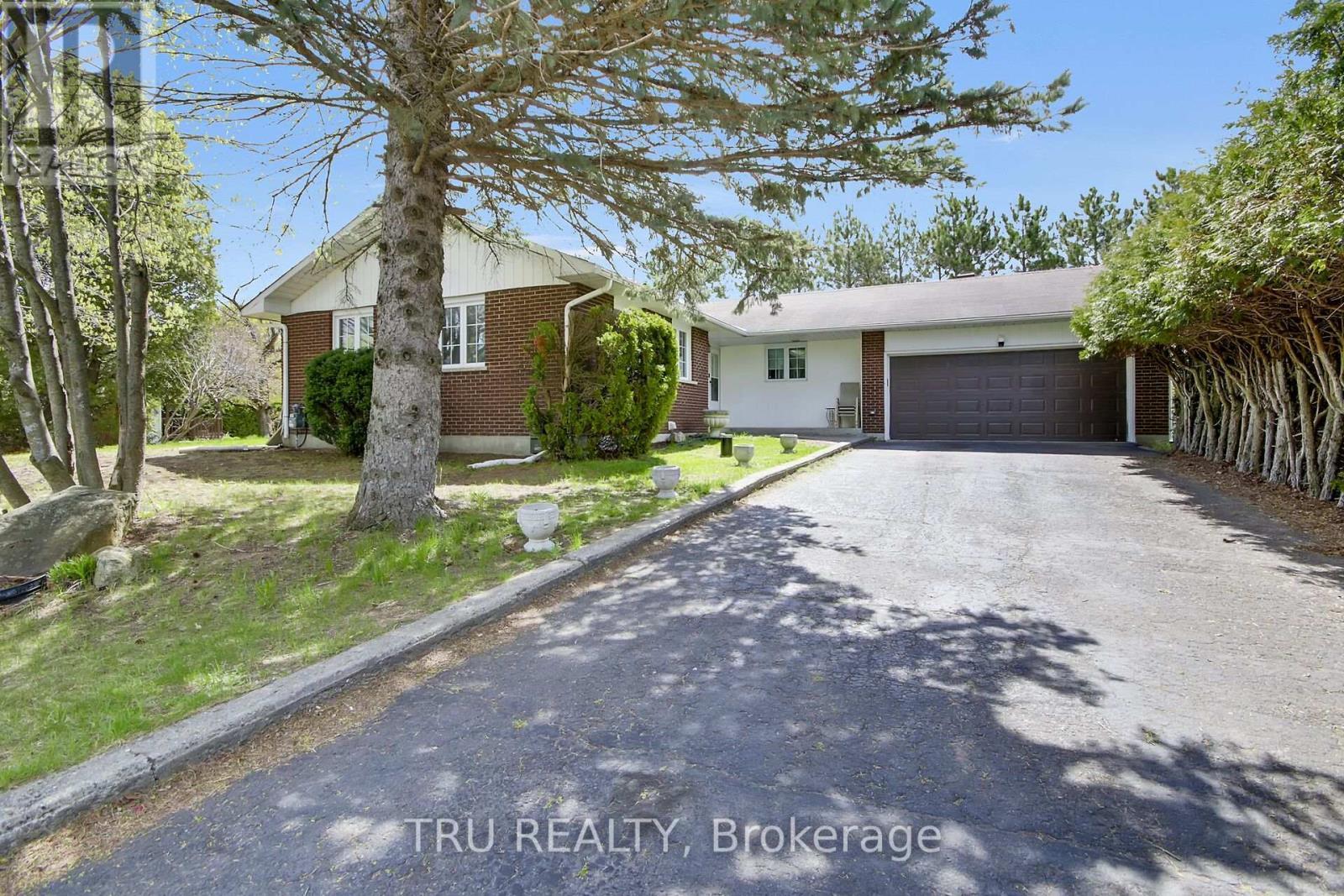 7038 Shields Drive, Ottawa, ON - Outdoor