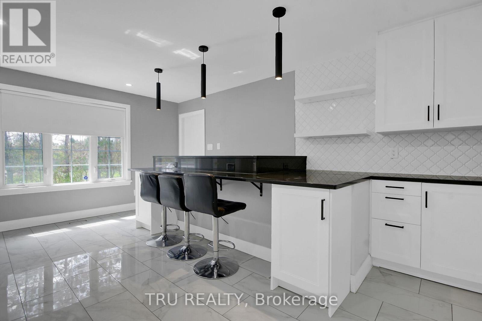 7038 Shields Drive, Ottawa, ON - Indoor Photo Showing Kitchen