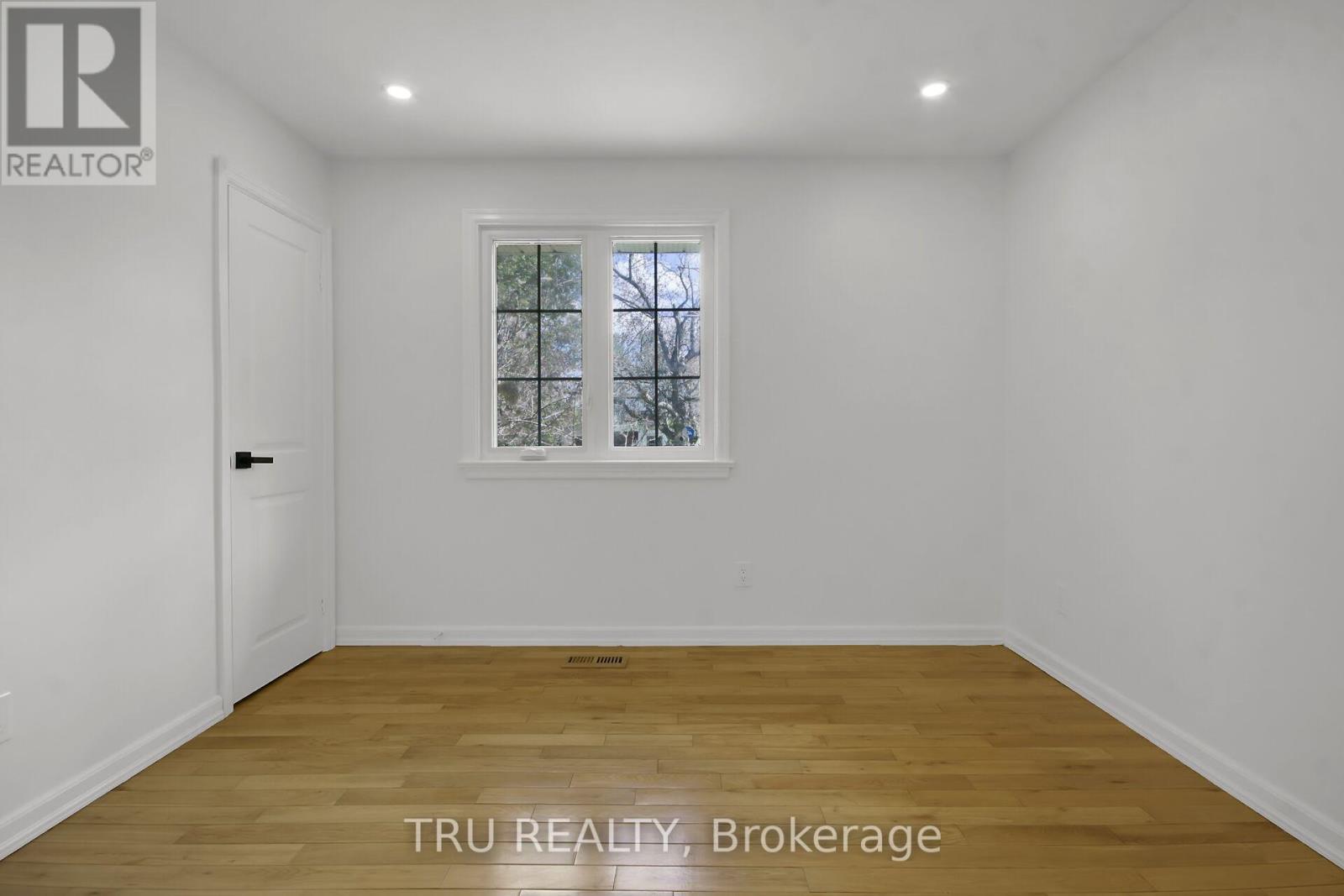 7038 Shields Drive, Ottawa, ON - Indoor Photo Showing Other Room