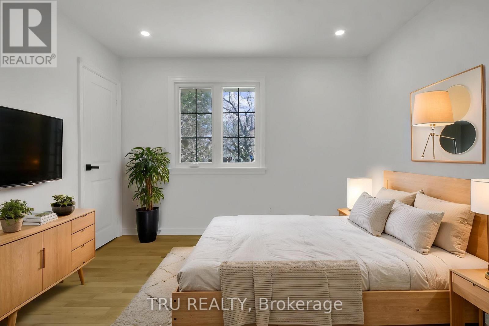 7038 Shields Drive, Ottawa, ON - Indoor Photo Showing Bedroom