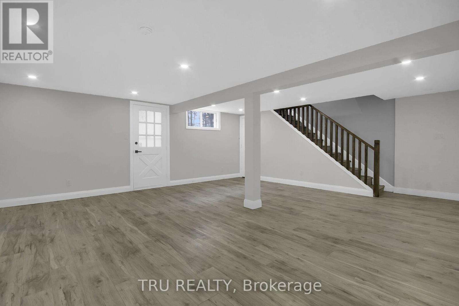 7038 Shields Drive, Ottawa, ON - Indoor