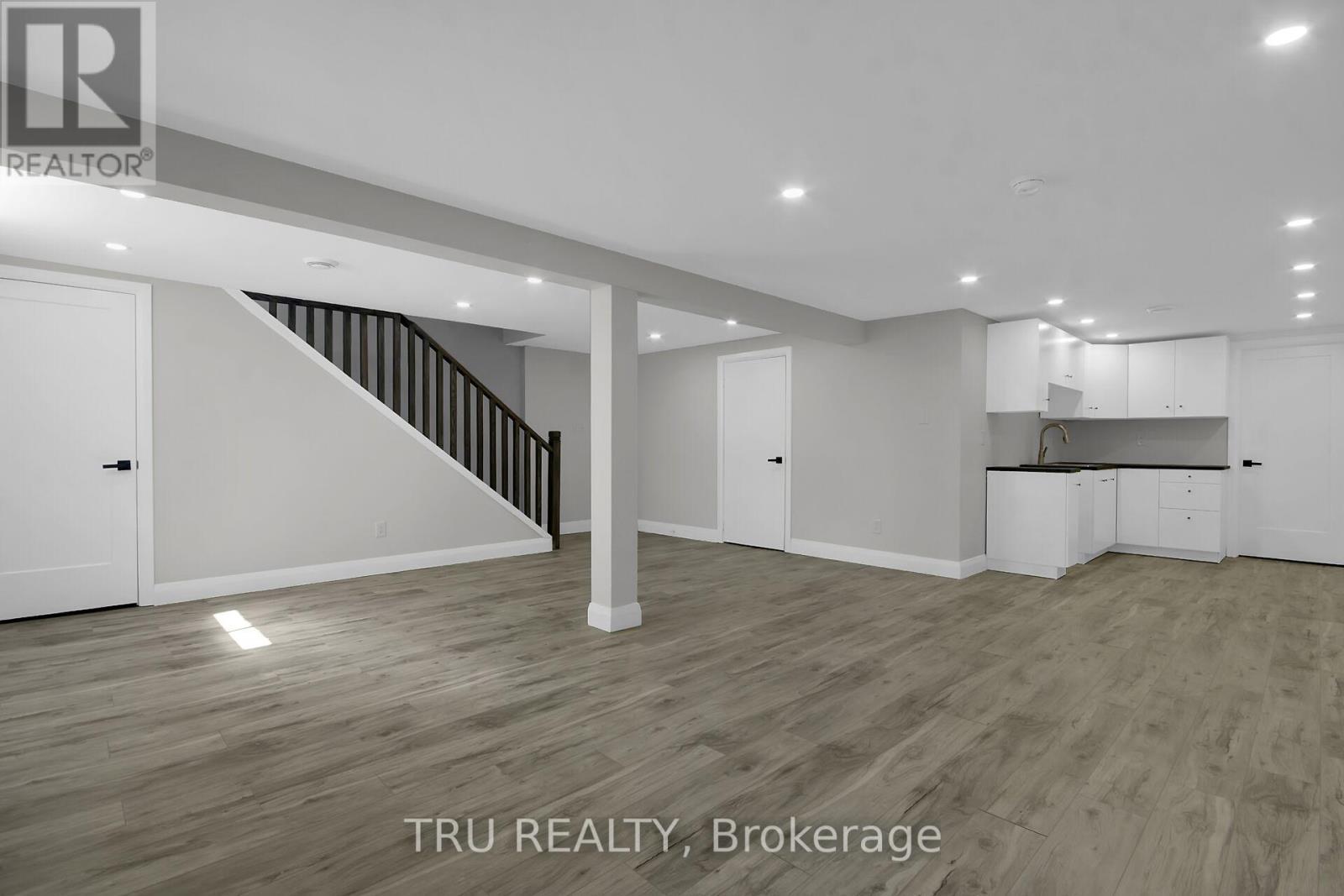 7038 Shields Drive, Ottawa, ON - Indoor
