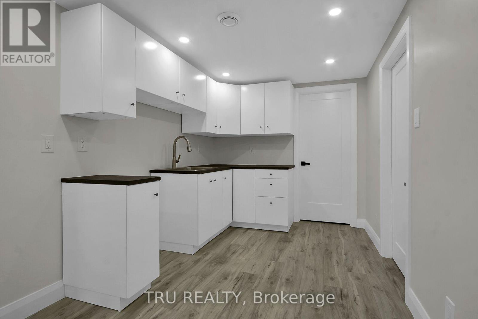 7038 Shields Drive, Ottawa, ON - Indoor Photo Showing Kitchen
