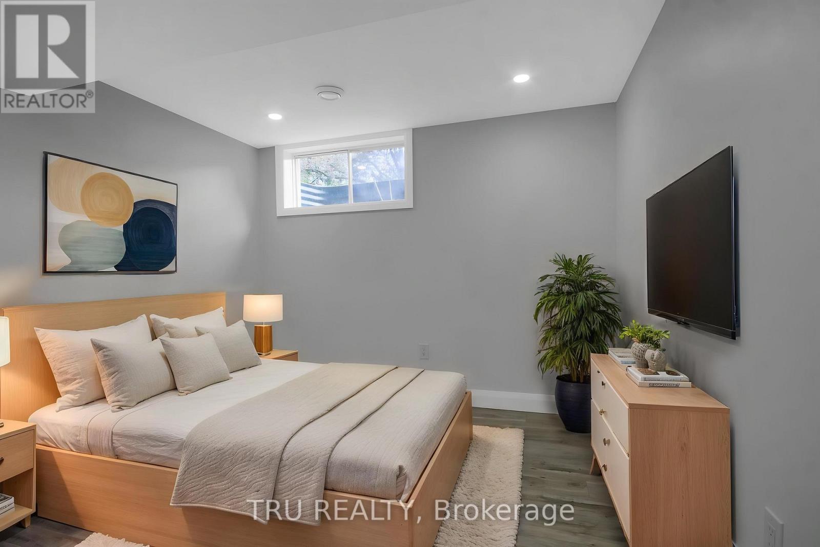 7038 Shields Drive, Ottawa, ON - Indoor Photo Showing Bedroom