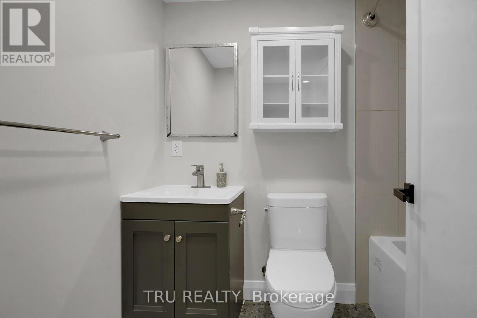 7038 Shields Drive, Ottawa, ON - Indoor Photo Showing Bathroom