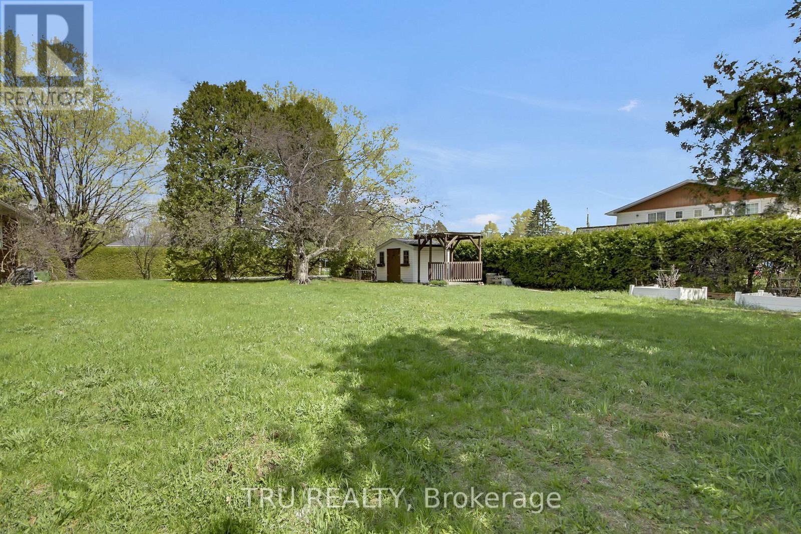 7038 Shields Drive, Ottawa, ON - Outdoor