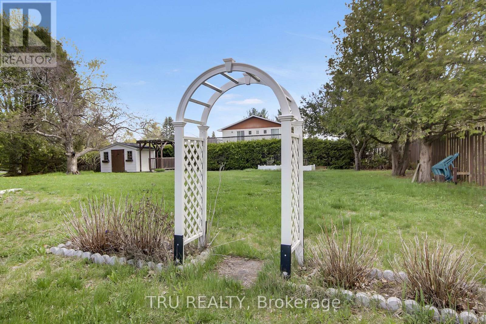 7038 Shields Drive, Ottawa, ON - Outdoor