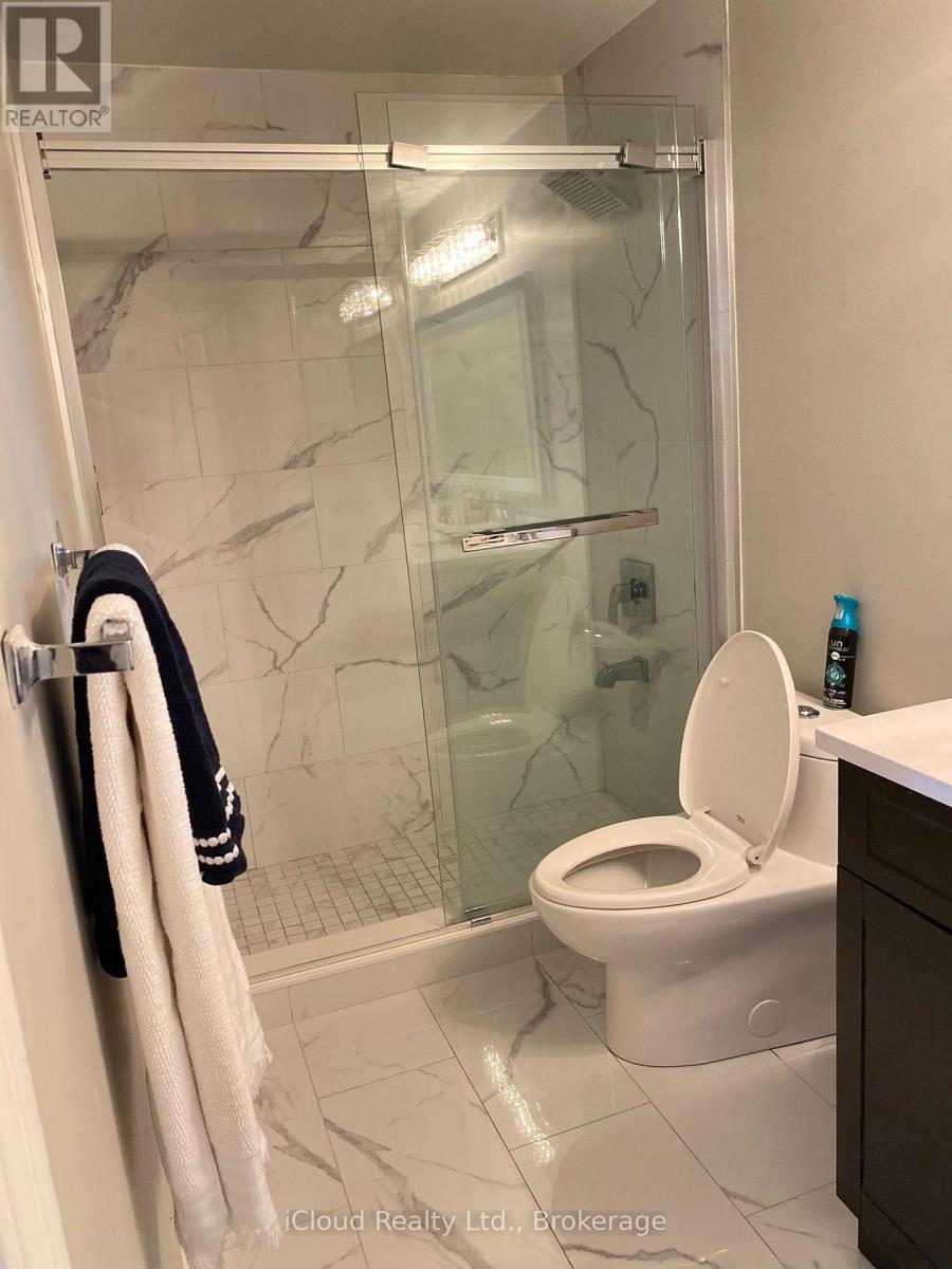 2776 Lindholm Crescent, Mississauga, ON - Indoor Photo Showing Bathroom