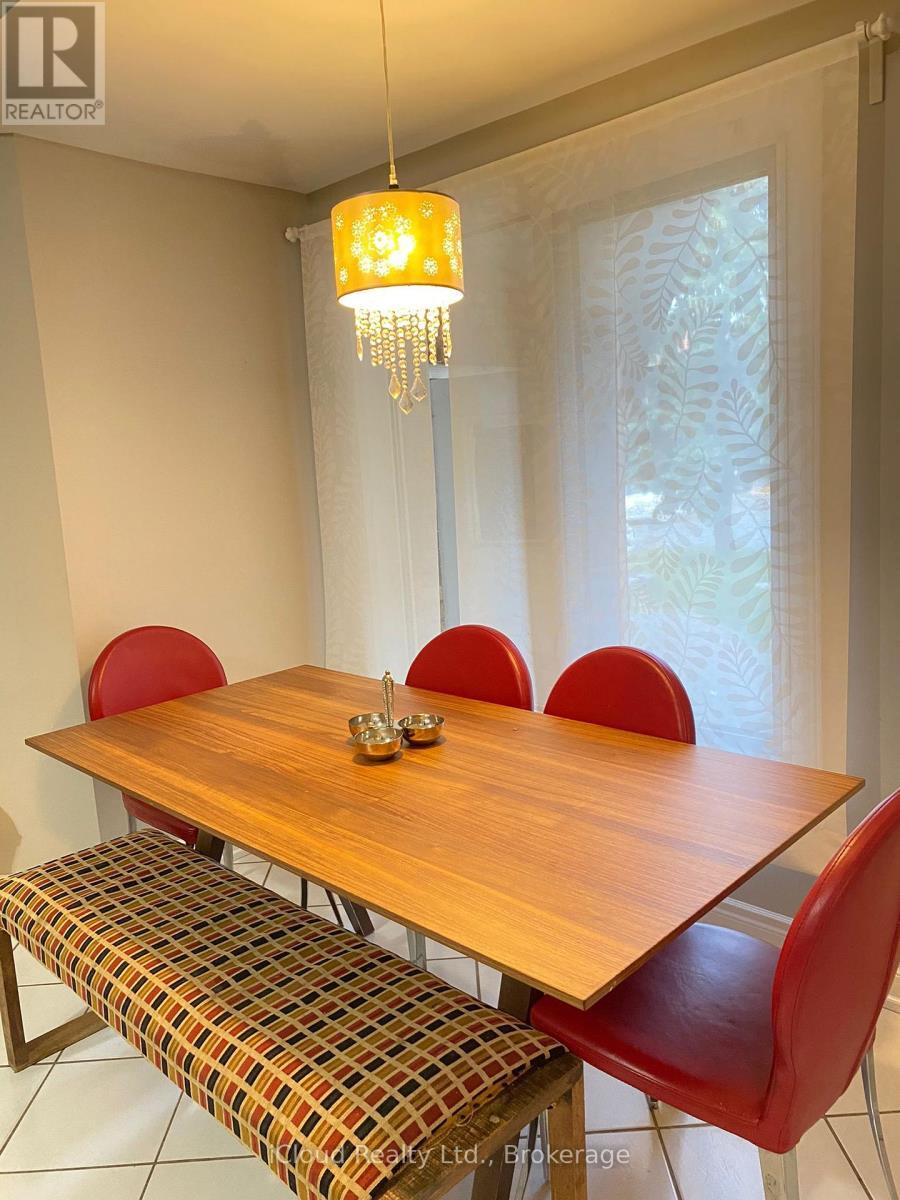 2776 Lindholm Crescent, Mississauga, ON - Indoor Photo Showing Dining Room