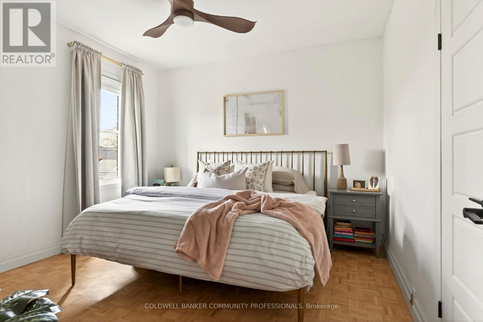 181 Simcoe Street E, Hamilton, ON - Indoor Photo Showing Bedroom