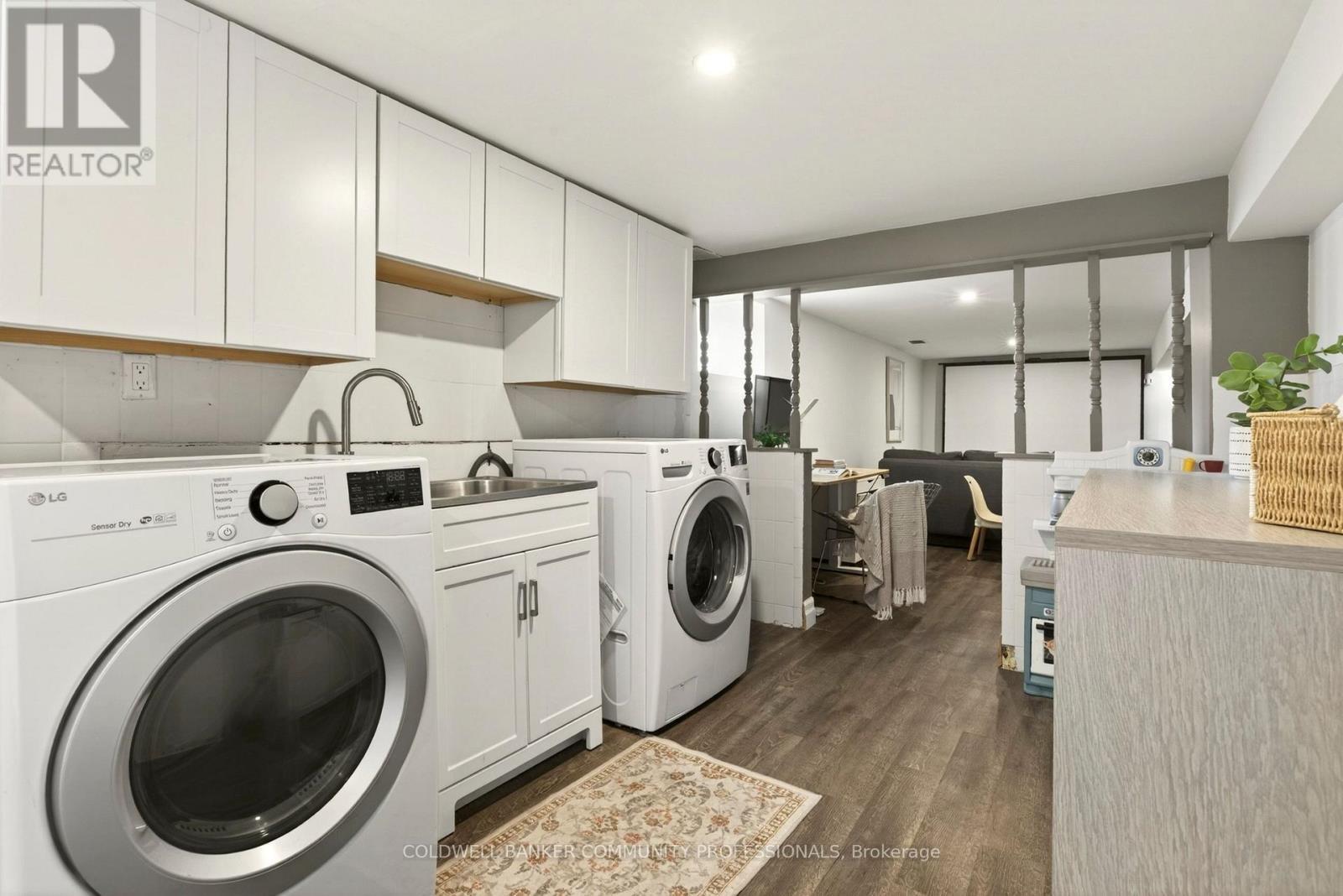 181 Simcoe Street E, Hamilton, ON - Indoor Photo Showing Laundry Room