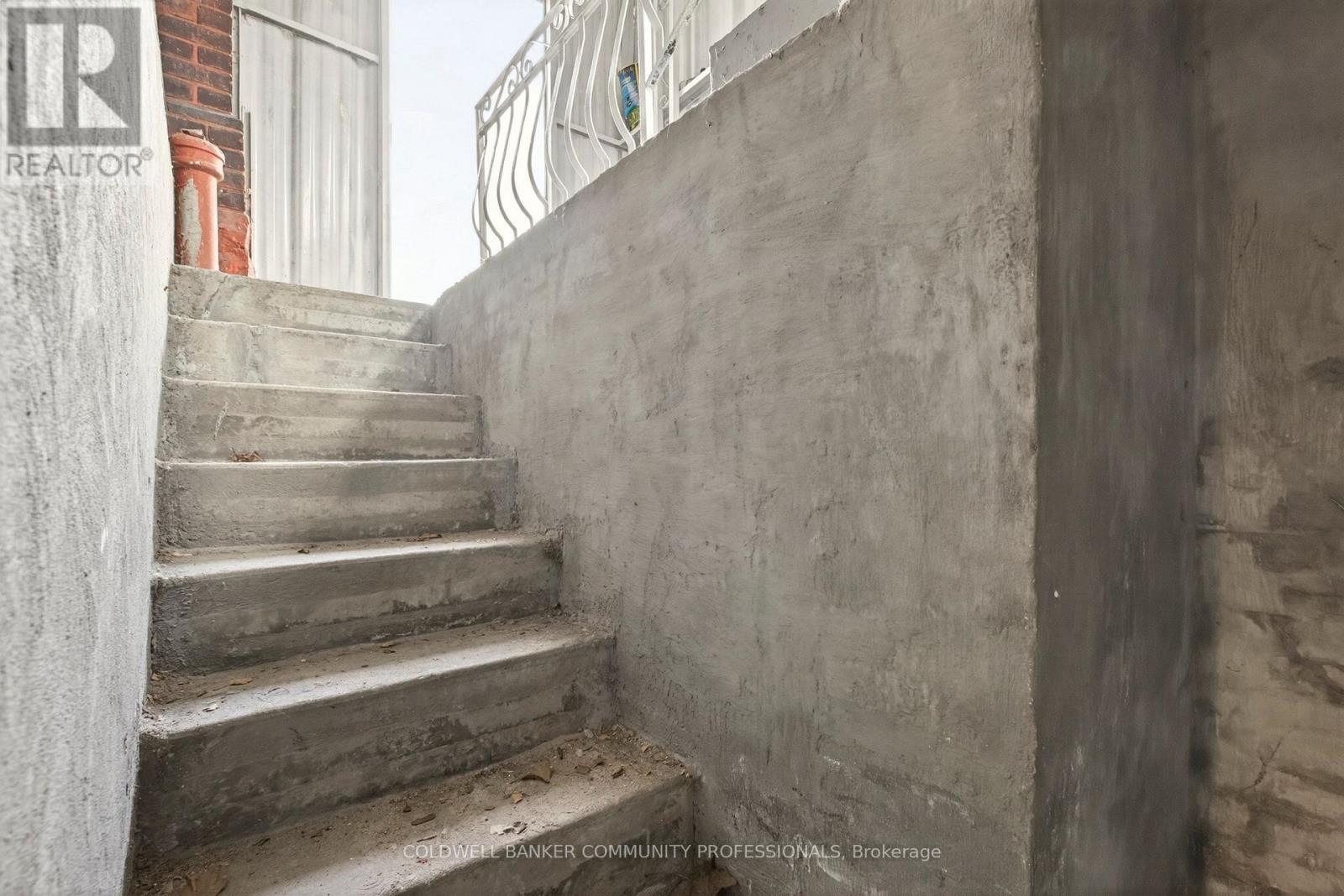 181 Simcoe Street E, Hamilton, ON - Indoor Photo Showing Other Room
