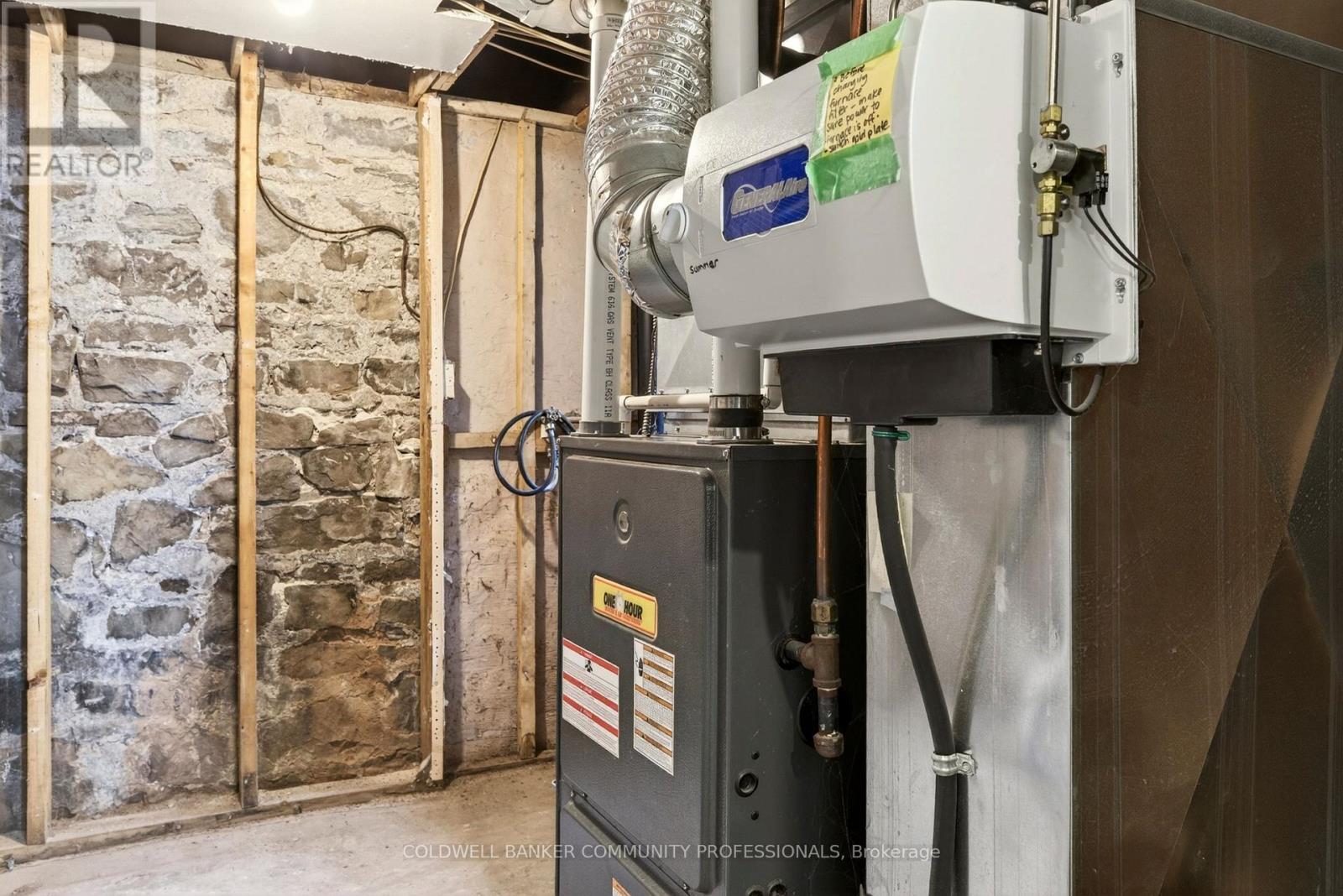 181 Simcoe Street E, Hamilton, ON - Indoor Photo Showing Basement